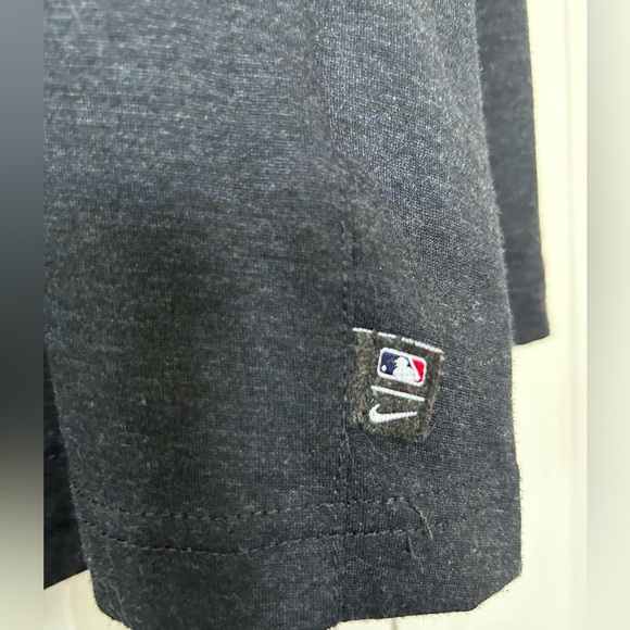 Nike Dri-Fit Navy Yankees Hoodie T-shirt - Picture 2 of 5